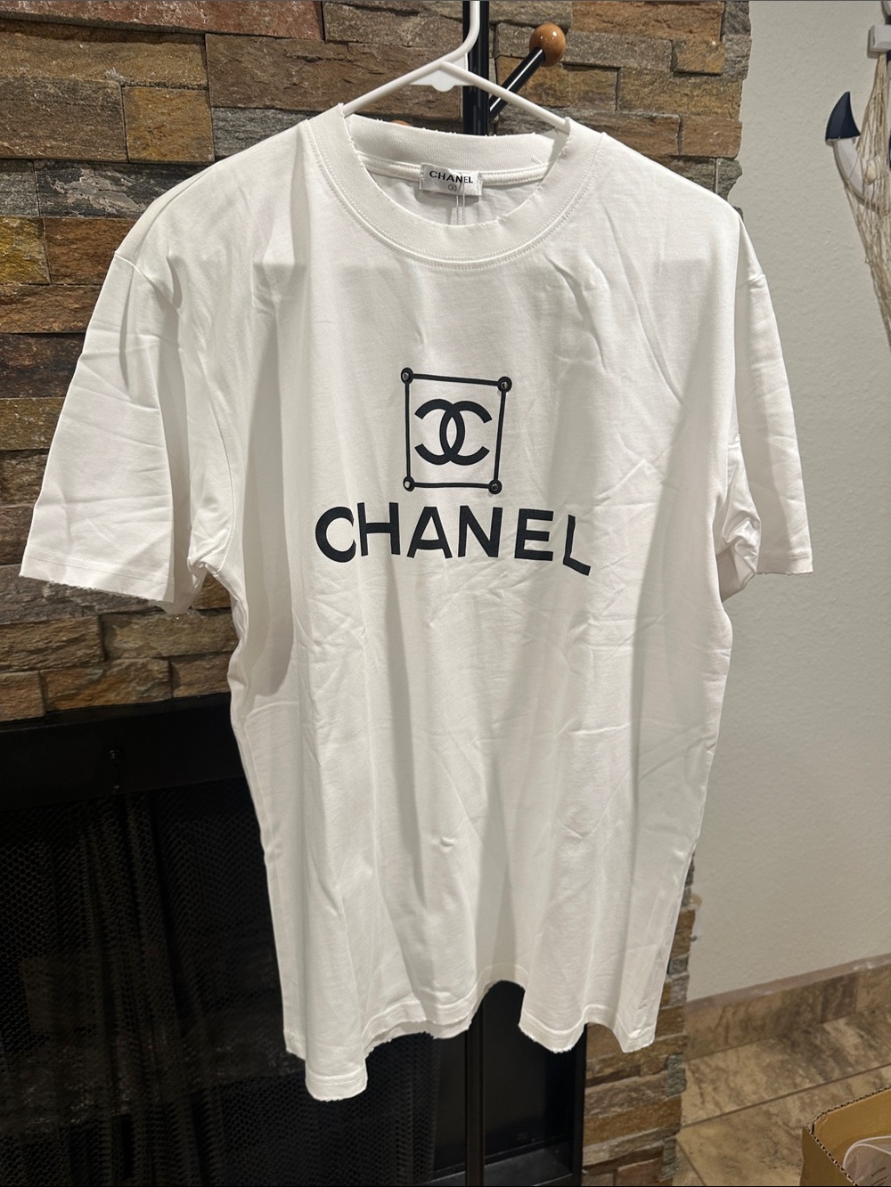 Men’s White Tee size L